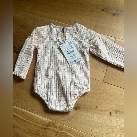 NEW Zara floral snap bodysuit - Picture 2 of 2